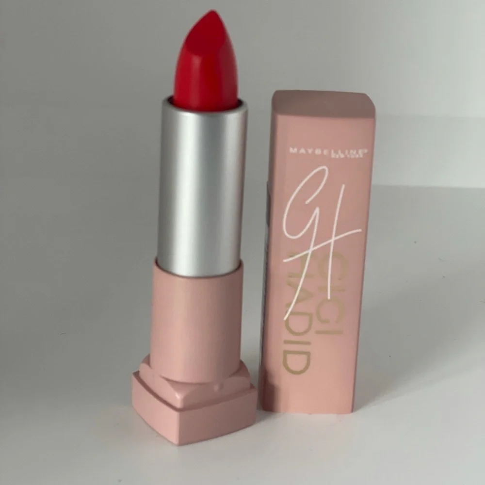 Maybelline New York Lip Color Gigi Hadid GG22